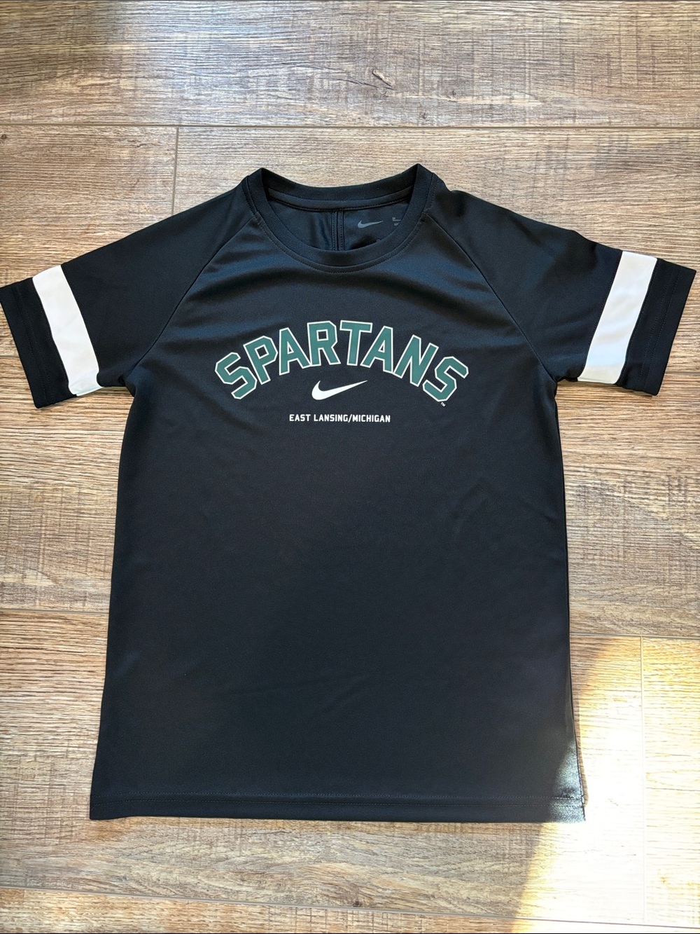 Boys Nike MSU Michigan State University Spartans T-shirt, size Medium